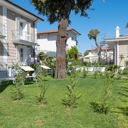 Lido Luxury Villas Лидо Ди Камайоре Екстериор снимка