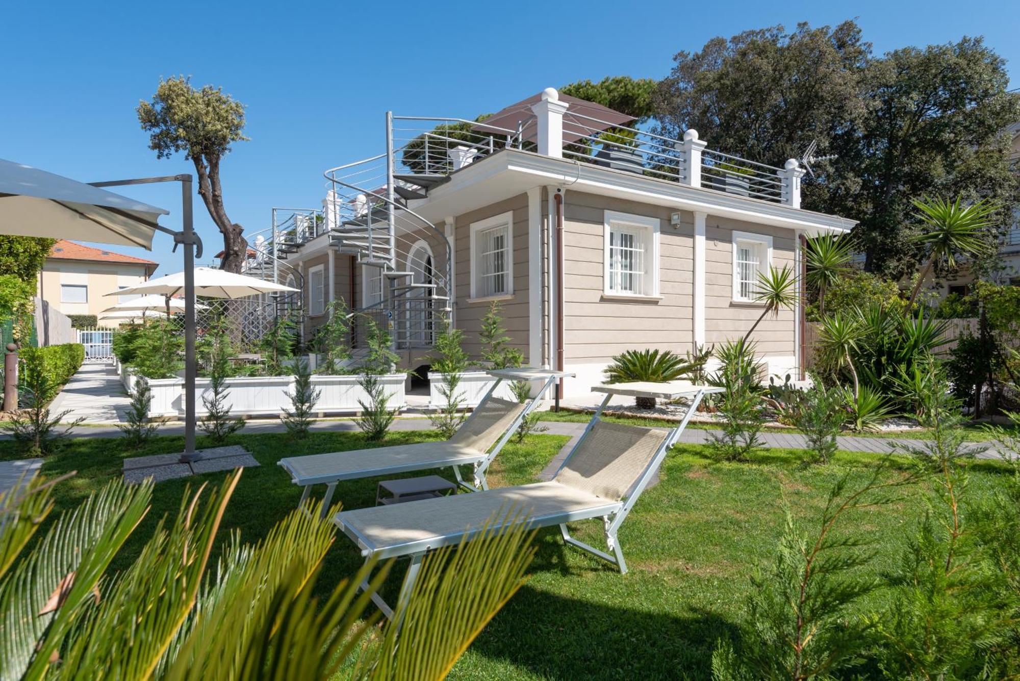 Lido Luxury Villas Лидо Ди Камайоре Екстериор снимка